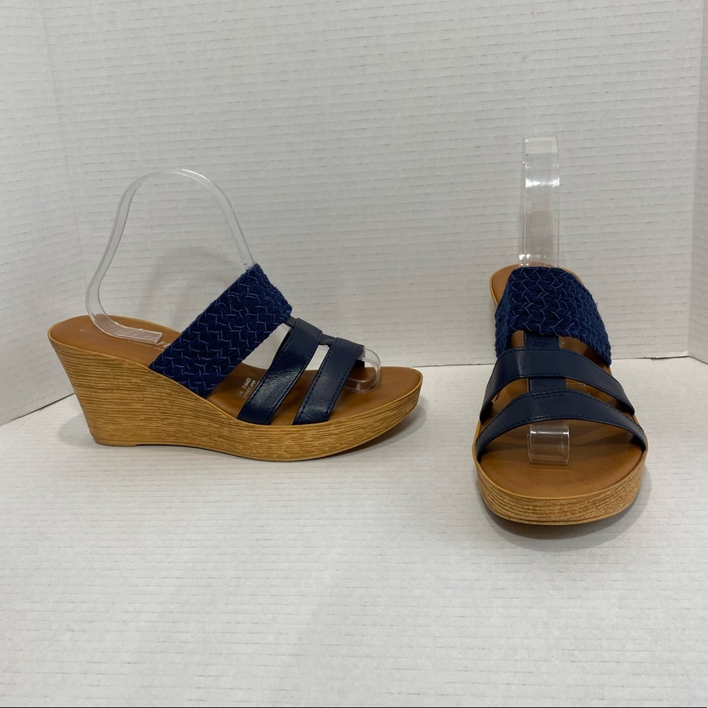 Italiana by Italian Shoemakers || woman’s Mandii Navy Sandals size 9 1/2
